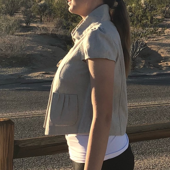 Cap-Sleeved Crop Jacket w/Pockets - Picture 2 of 4